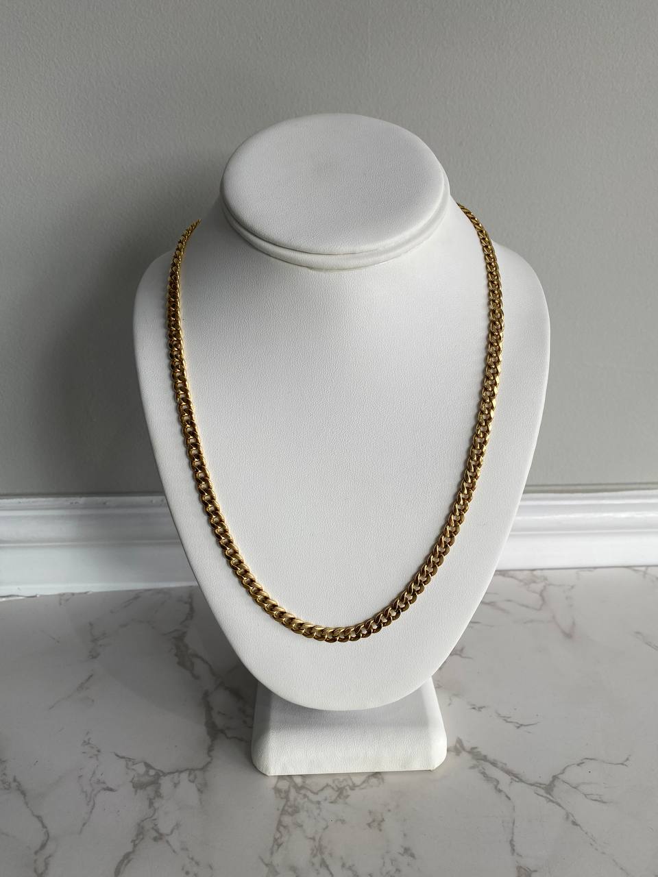 10K Yellow Gold Cuban Link Chain Necklace  5.5mm